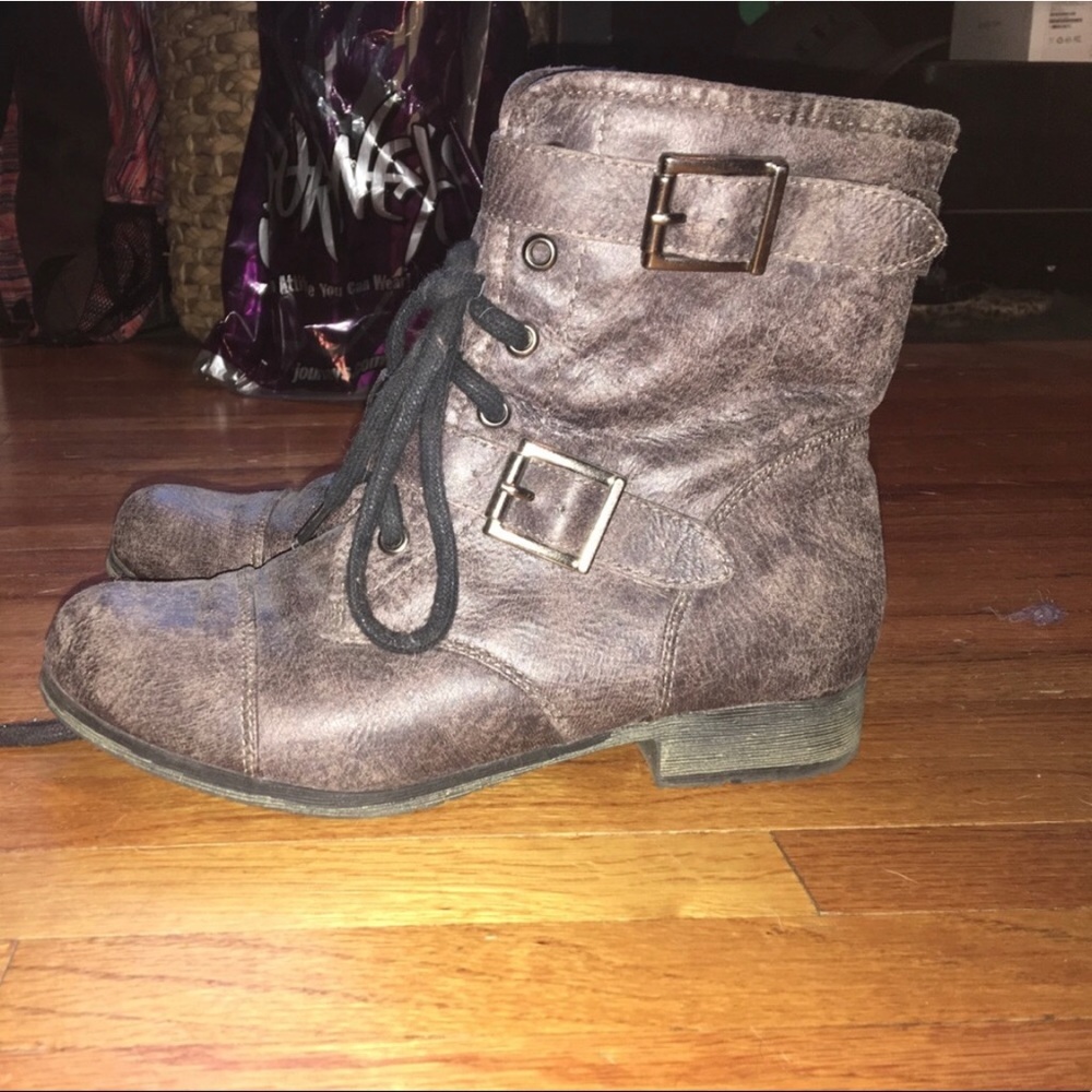 Soda combat boots